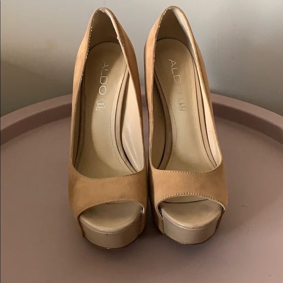Tan peep toe heels - Picture 1 of 3